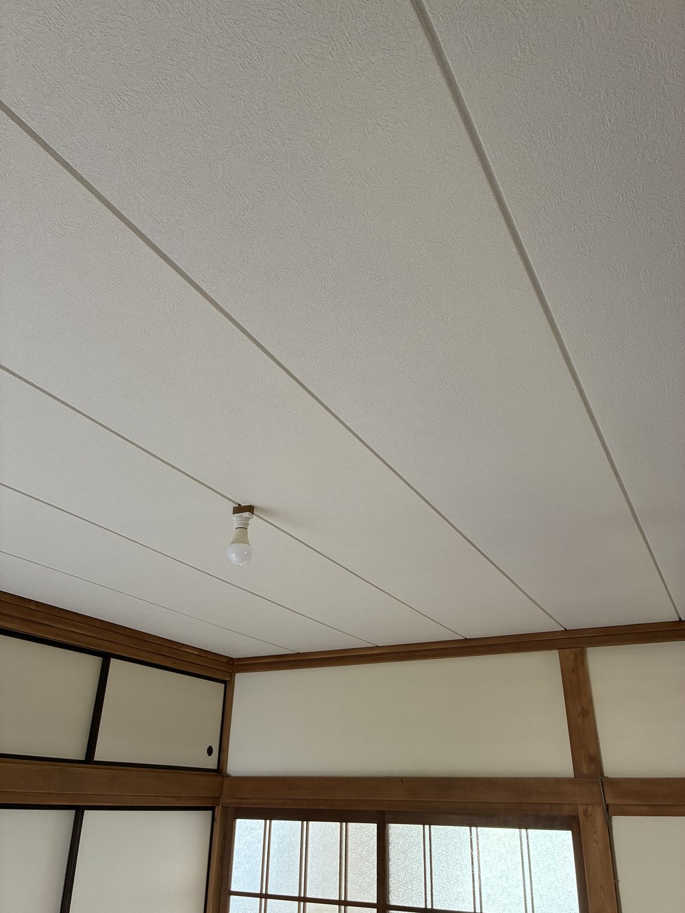 和室天井クロス張り替え 施工後の白い天井
